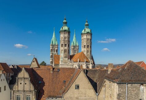 Blick auf Ostchor des Naumburger Doms über Bischofskurie