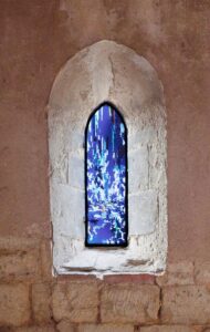 Ein blaues Fensterglas